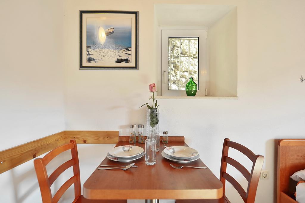 Apartments Mirabella Omiš Стая снимка