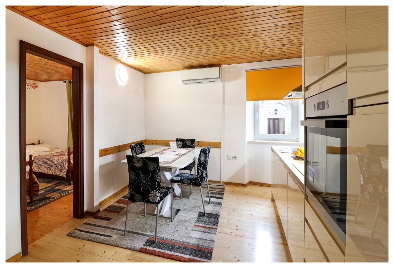 Apartments Mirabella Omiš Екстериор снимка